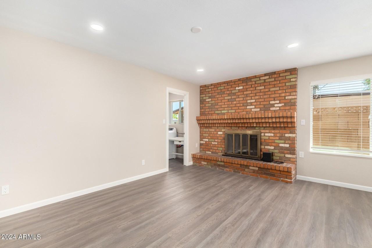 3209 E Enid Ave - Photo 7 of 31