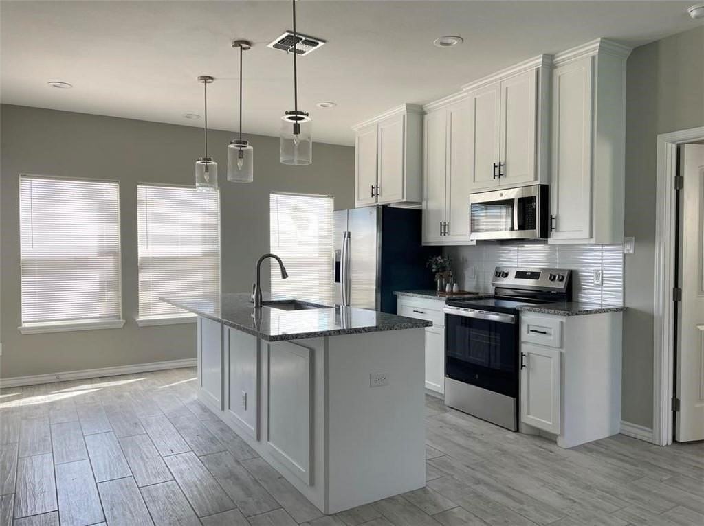 14202 Marina Dr - Photo 2 of 20