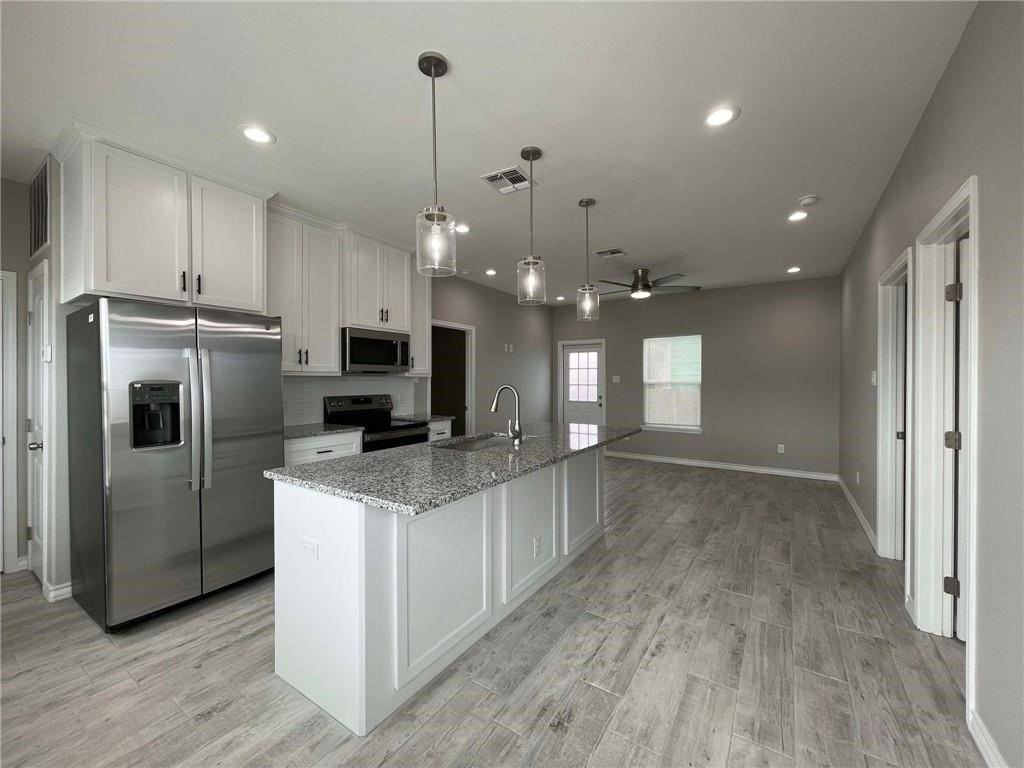 14202 Marina Dr - Photo 4 of 20