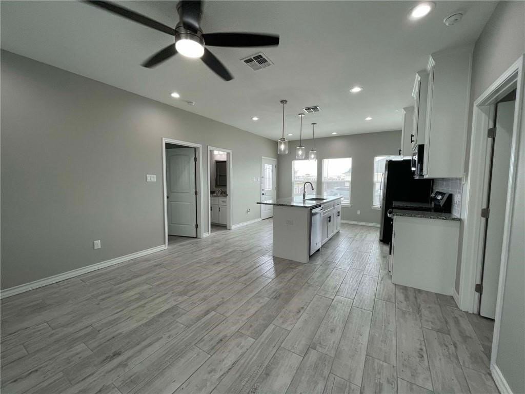 14202 Marina Dr - Photo 7 of 20