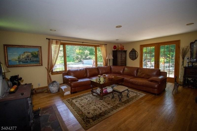 29 Walker Dr - Photo 2 of 22