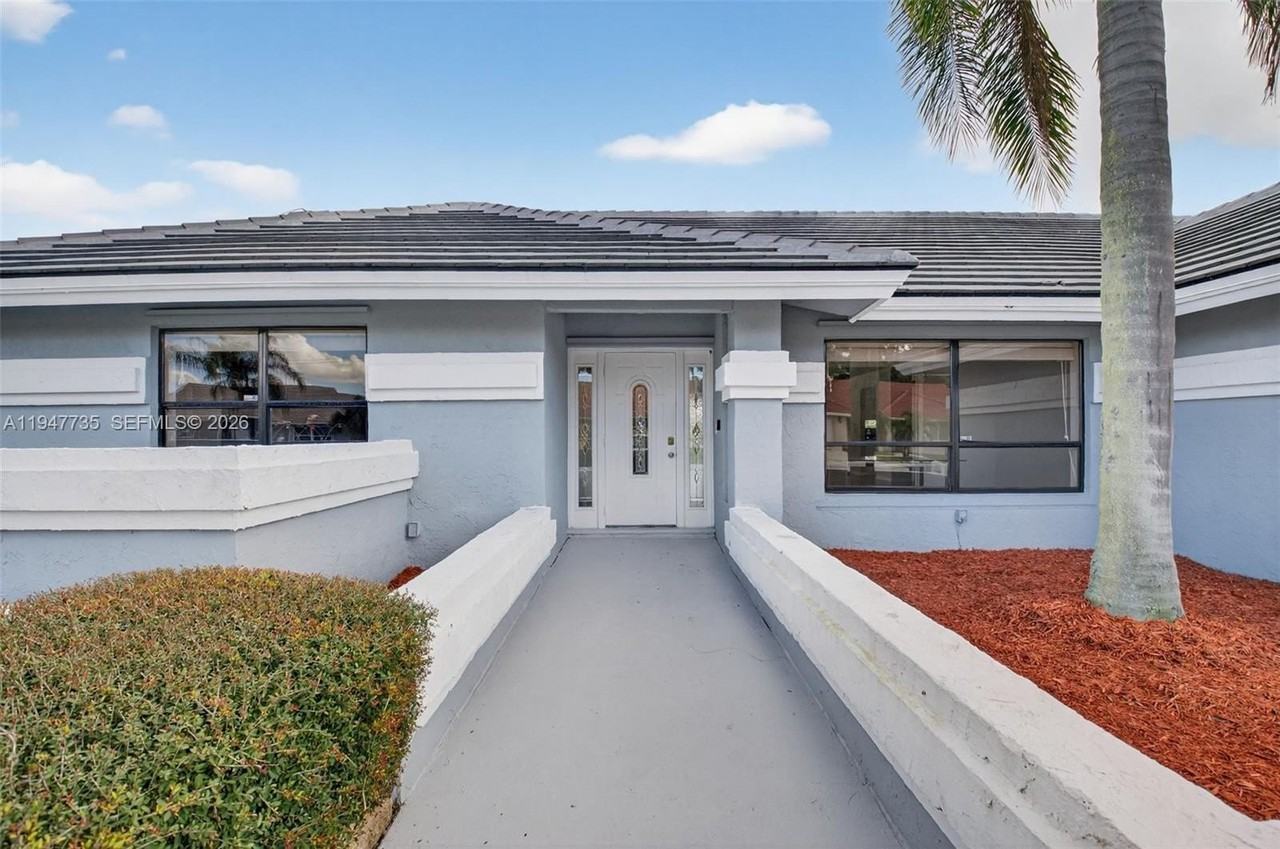 6043 Sunberry Cir - Photo 2 of 48