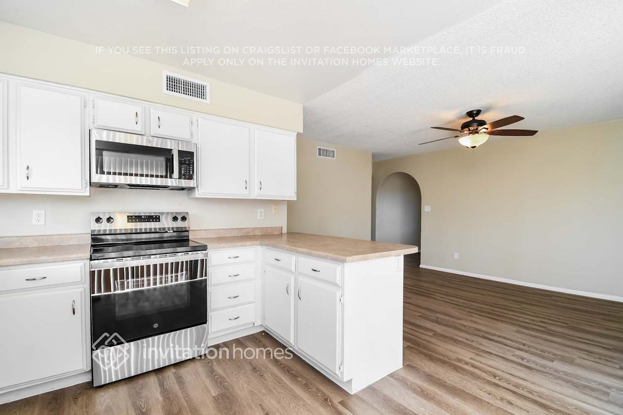 4228 N 81st Dr - Photo 5 of 17