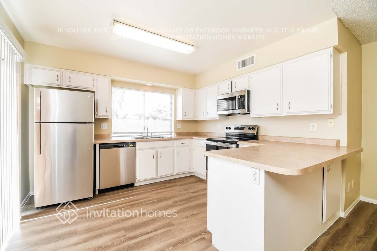 4228 N 81st Dr - Photo 6 of 17