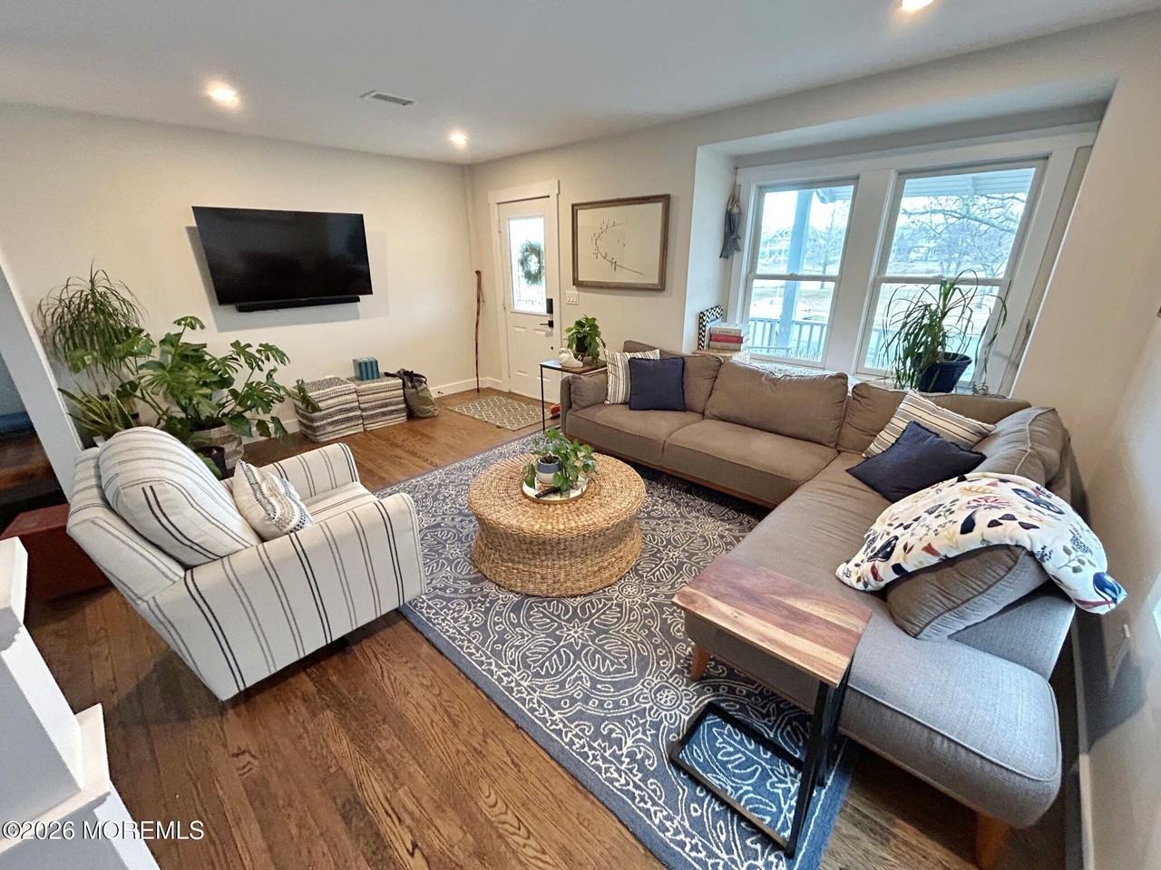 403 8th Ave - Photo 4 of 21