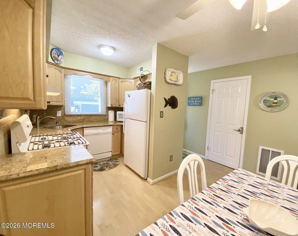 10 Se Central Ave Apt 6 #6 - Photo 6 of 18