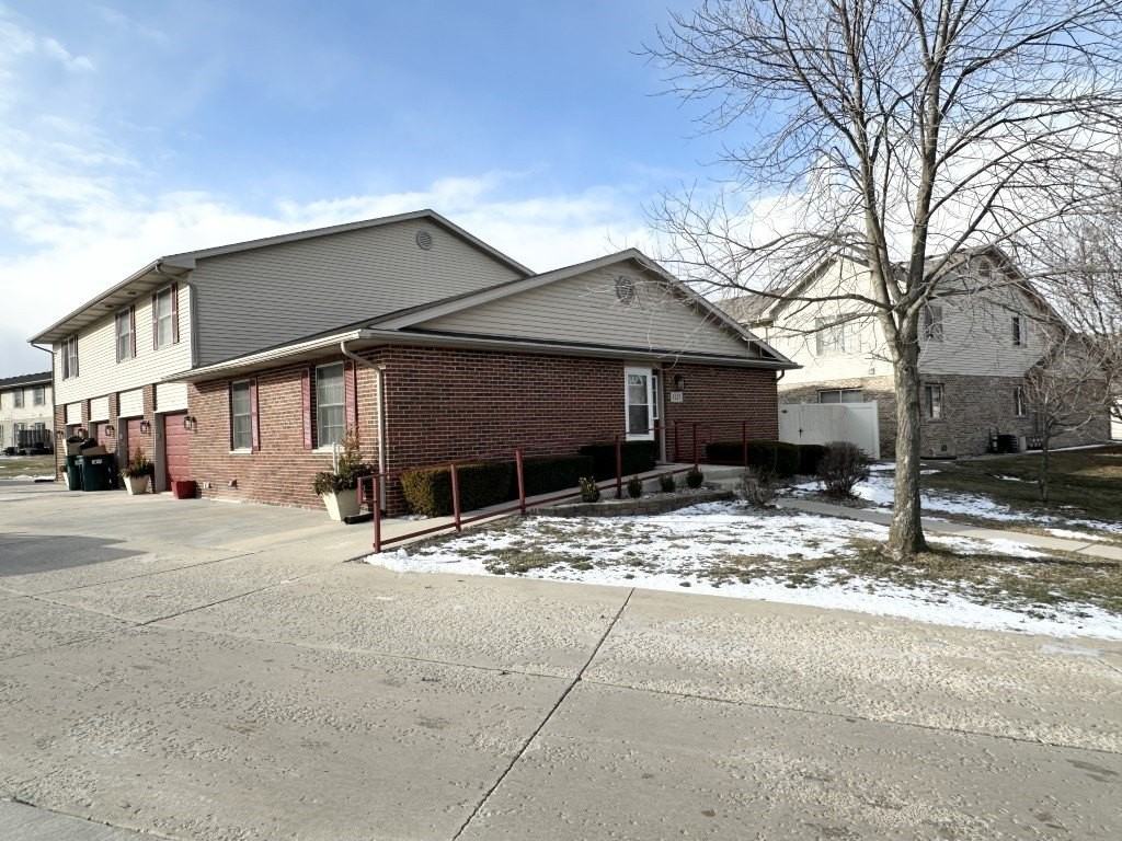 1227 Leon Way - Photo 2 of 33