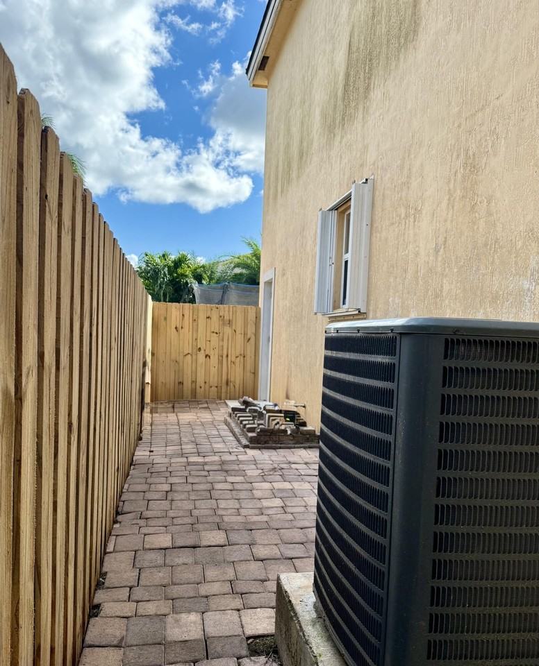 657 Se 30th Ter - Photo 3 of 13