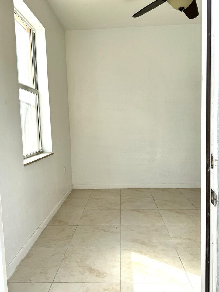 657 Se 30th Ter - Photo 4 of 13