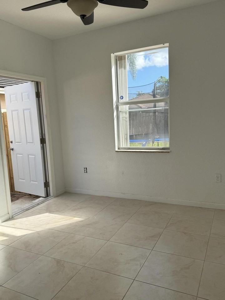 657 Se 30th Ter - Photo 5 of 13