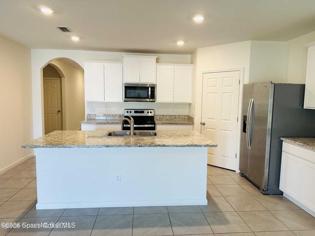 519 Old Country Rd Se - Photo 3 of 28