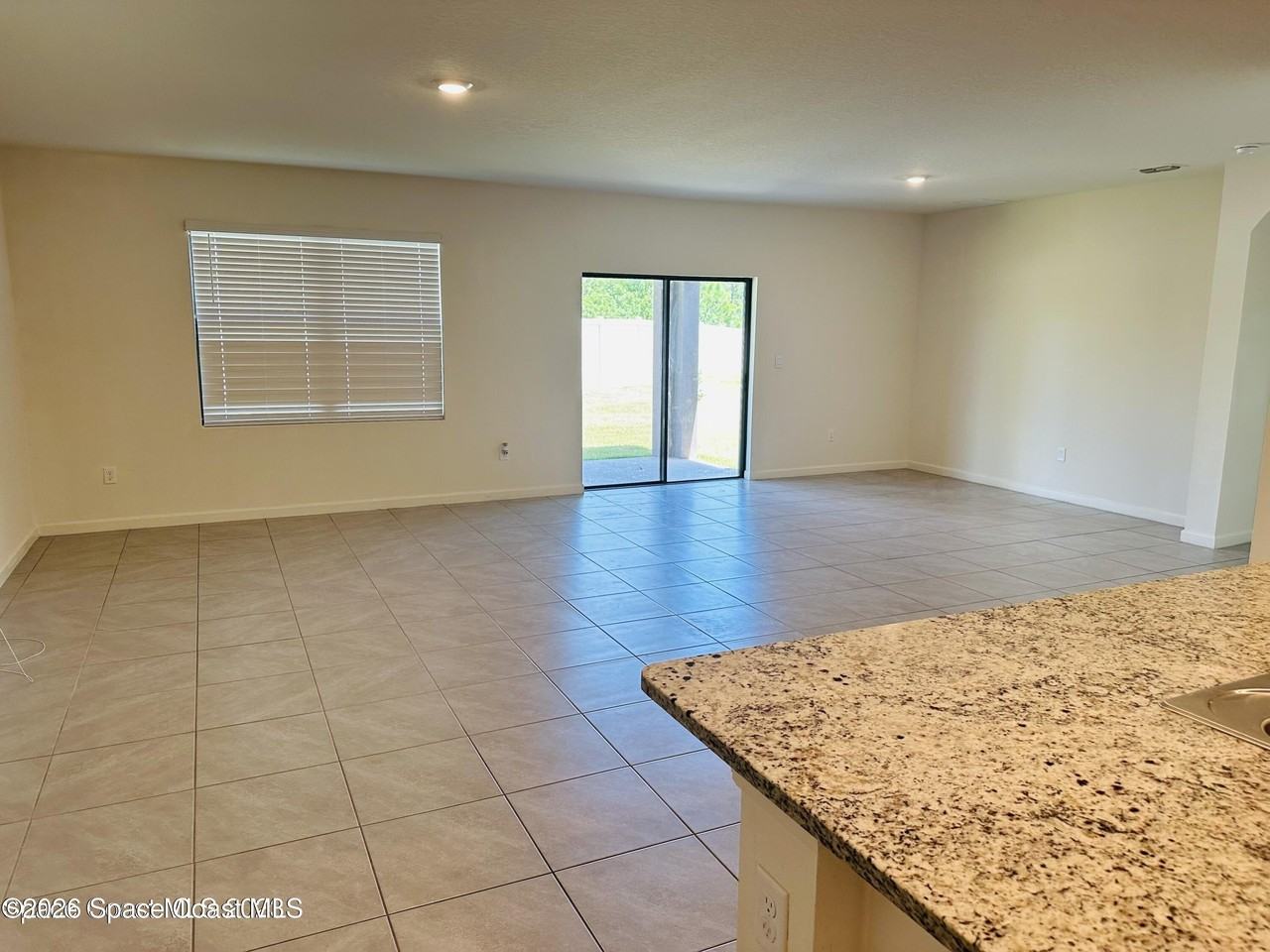 519 Old Country Rd Se - Photo 5 of 28