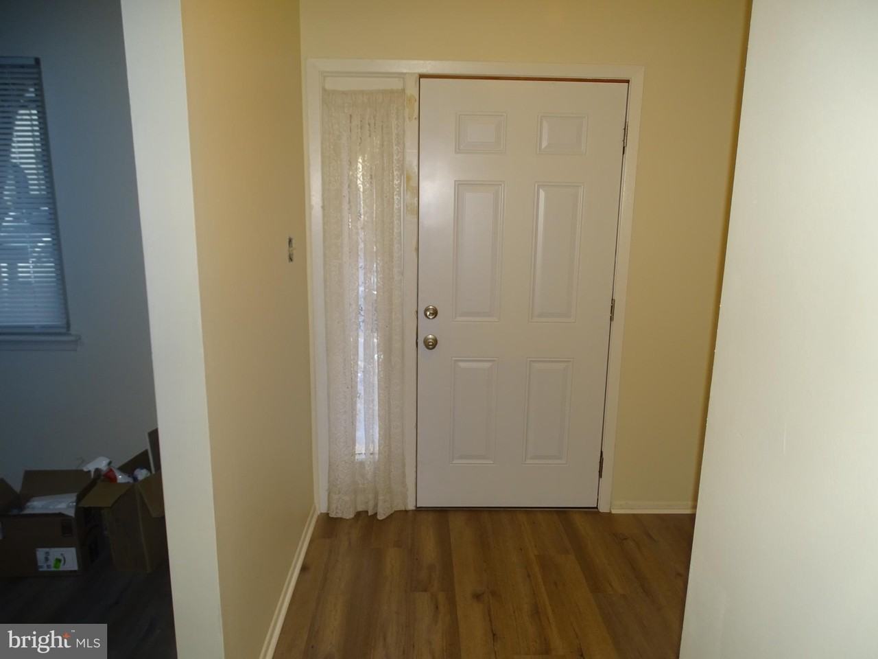 572 Adams Ct - Photo 2 of 20