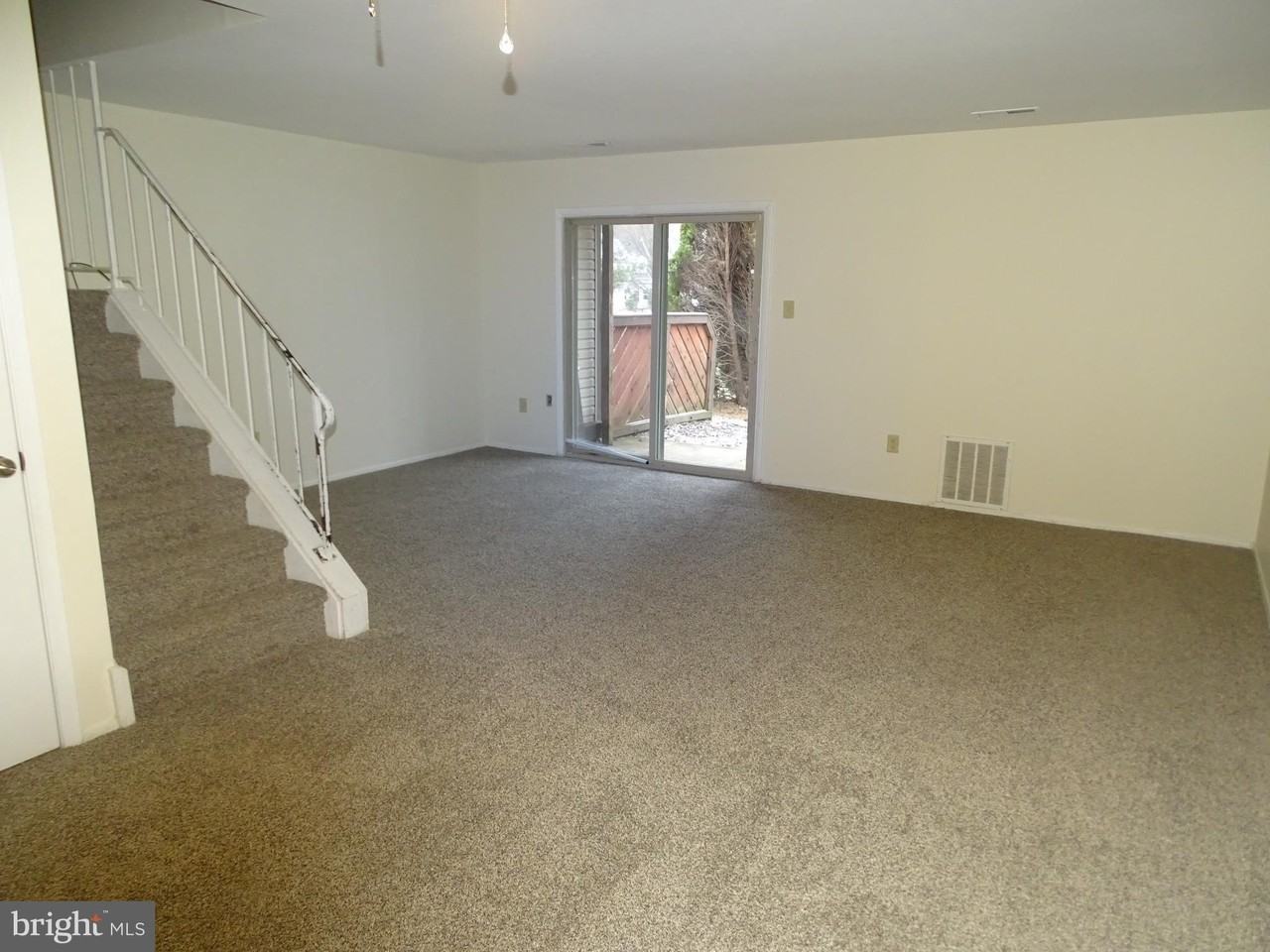 572 Adams Ct - Photo 3 of 20