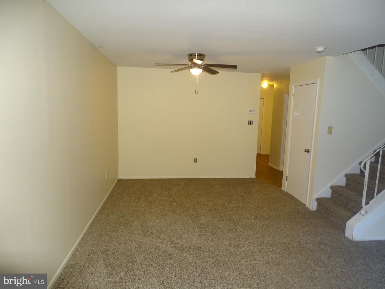 572 Adams Ct - Photo 4 of 20