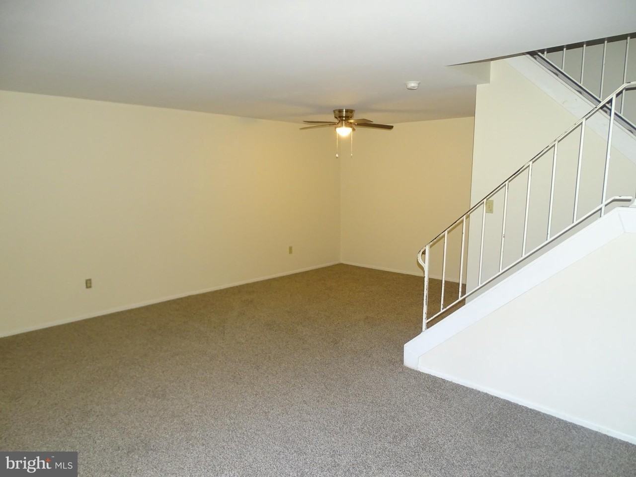 572 Adams Ct - Photo 5 of 20