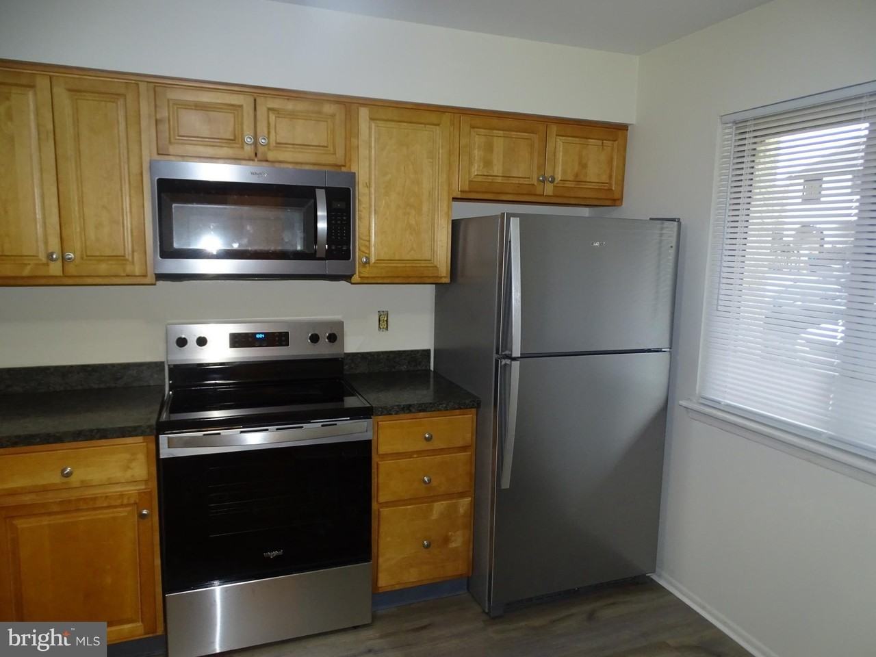 572 Adams Ct - Photo 6 of 20