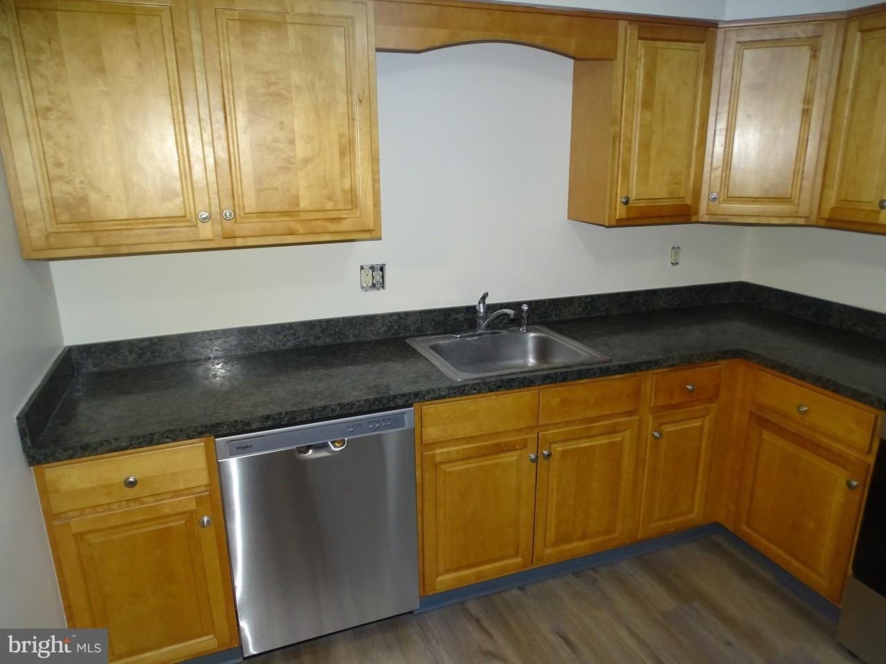 572 Adams Ct - Photo 7 of 20