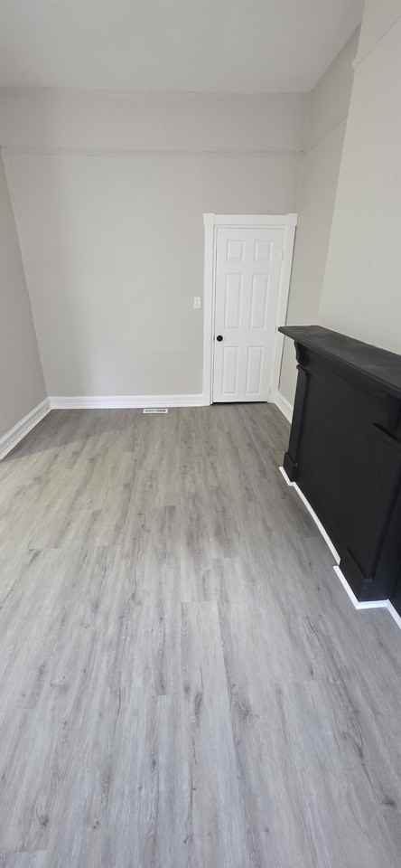 1619 1/2 Division St - Photo 2 of 12