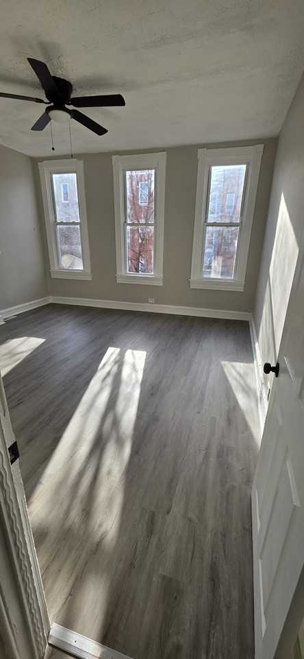 1619 1/2 Division St - Photo 3 of 12