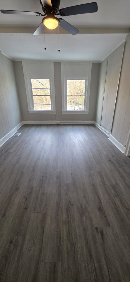 1619 1/2 Division St - Photo 4 of 12