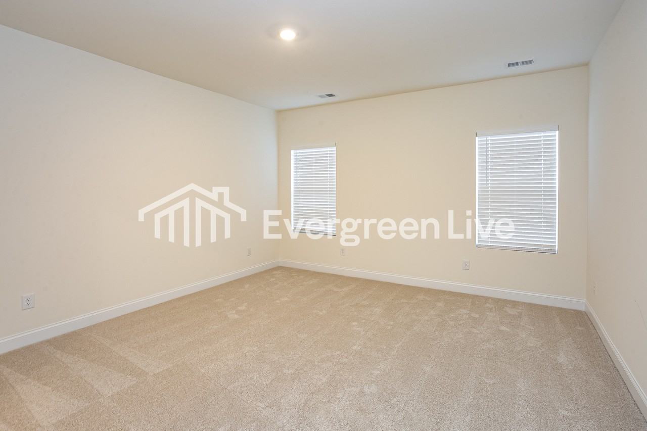 1072 Mapletree Ln - Photo 7 of 15