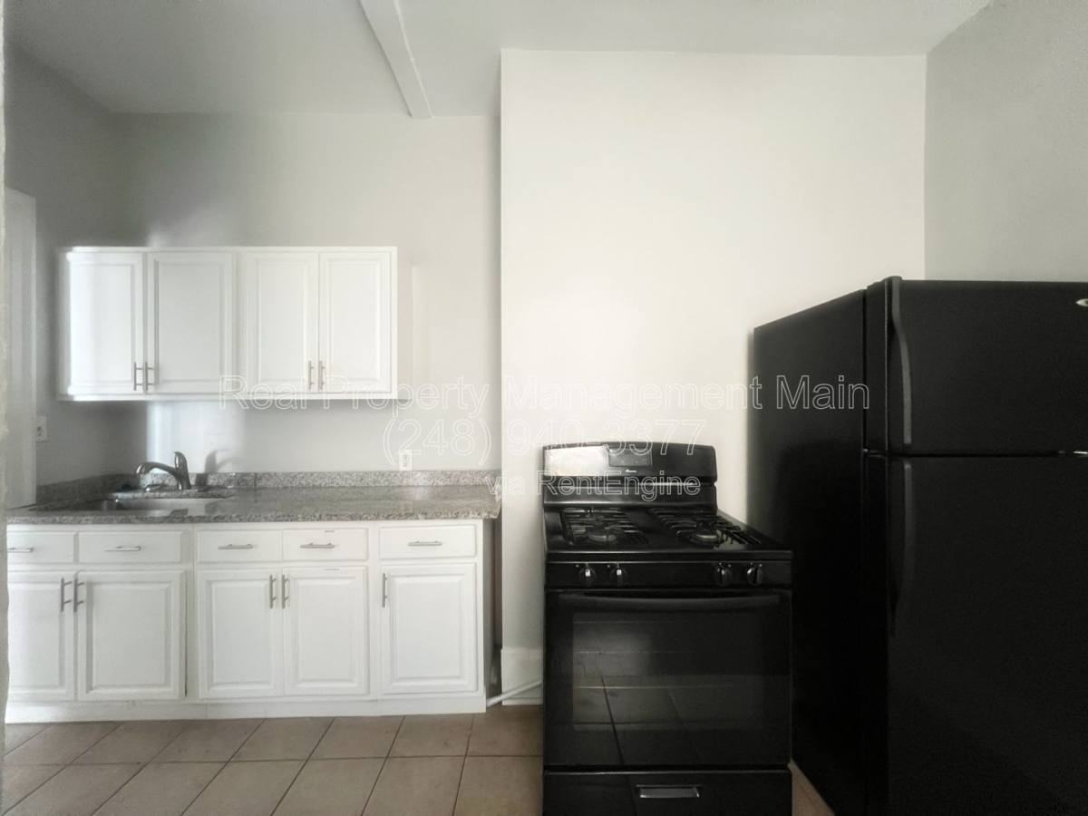 715 Parker St #4 - Photo 3 of 8