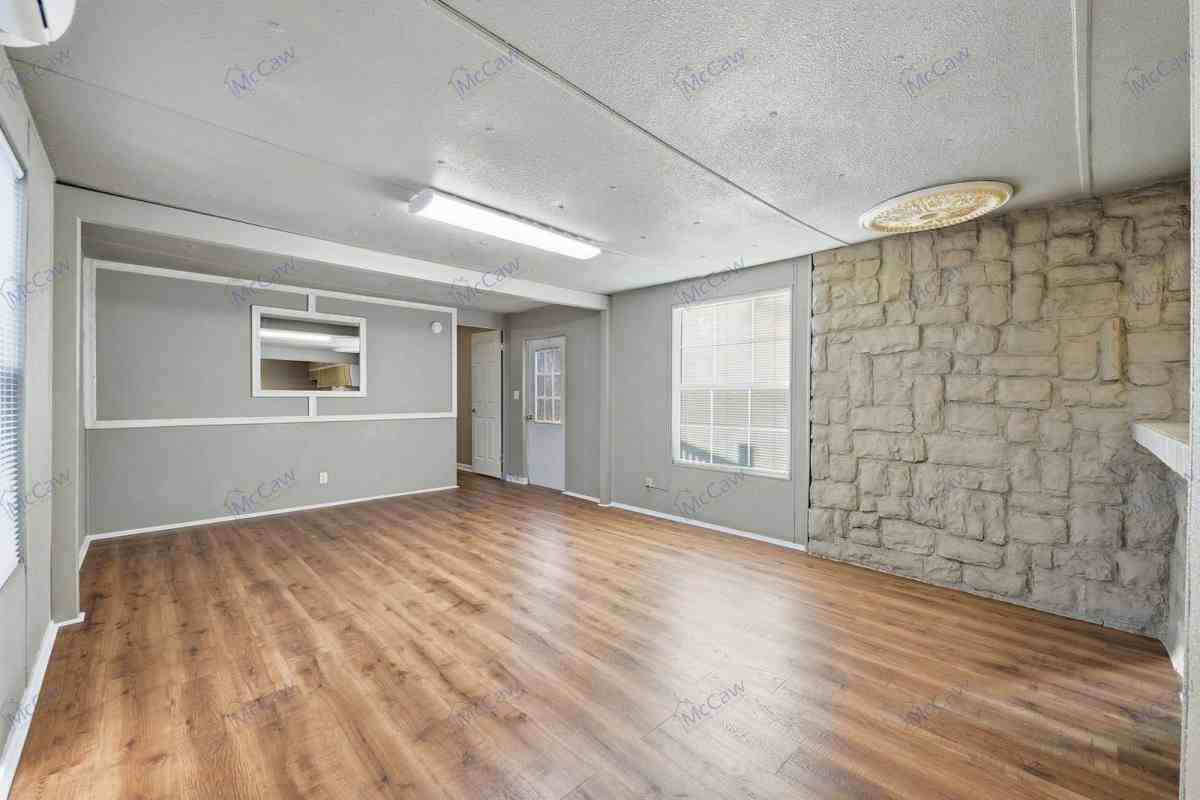 1307 Oakridge Rd - Photo 3 of 10