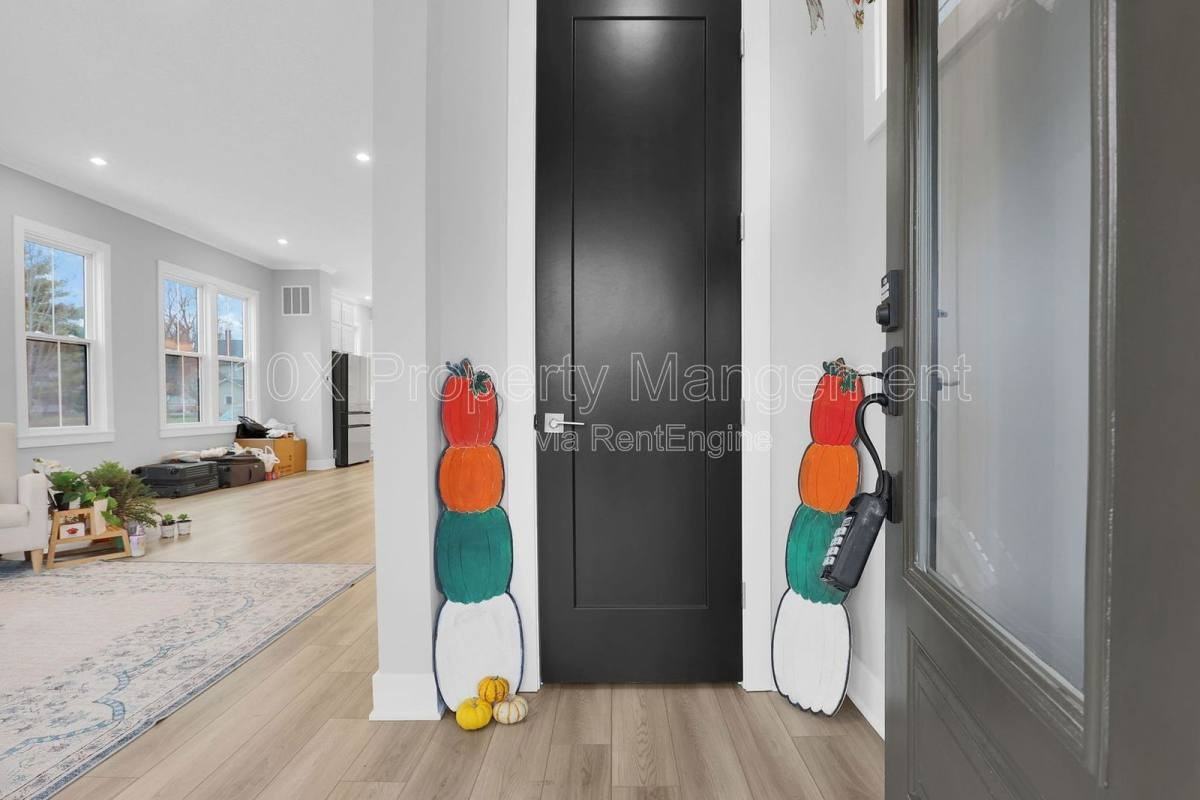 106 Encore Park Bnd S - Photo 3 of 9