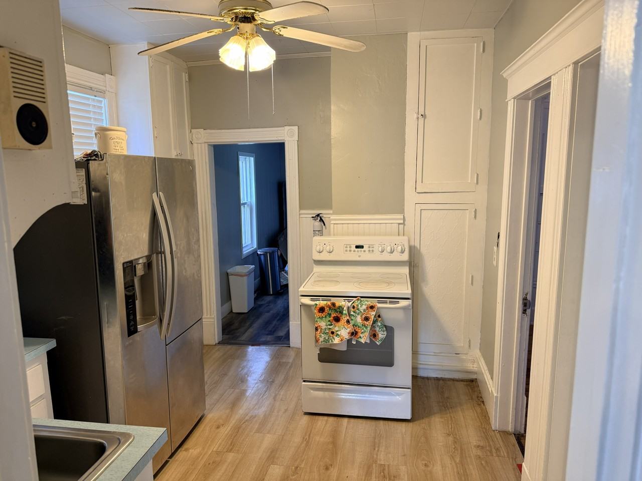 945 28th Ave Ne #1 - Photo 2 of 5