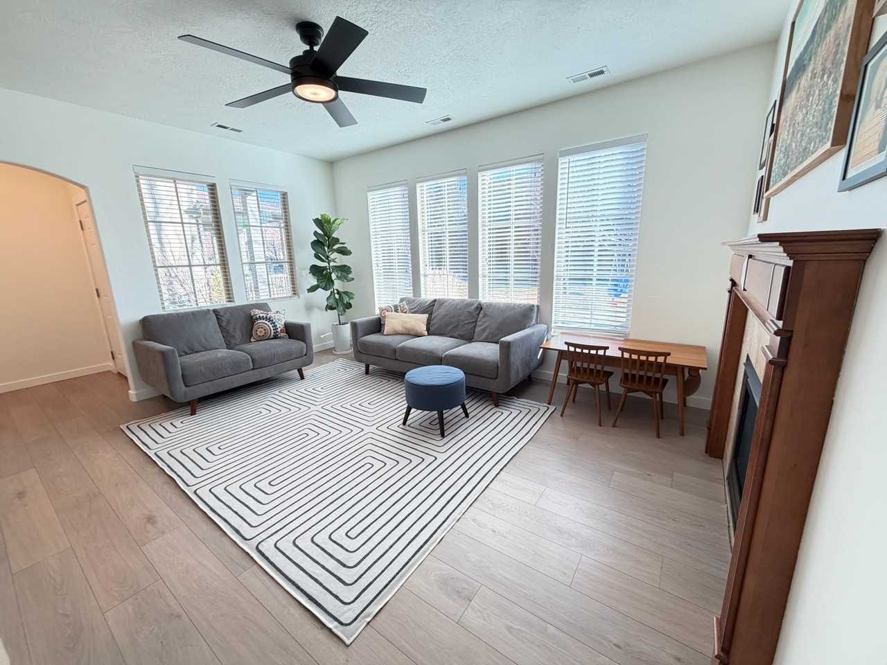 10938 S Topview Rd - Photo 2 of 24