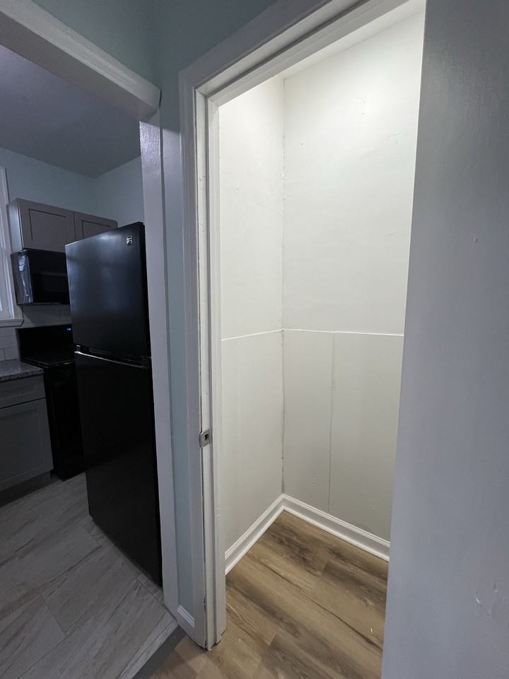 5222 N Hutchinson St - Photo 4 of 14