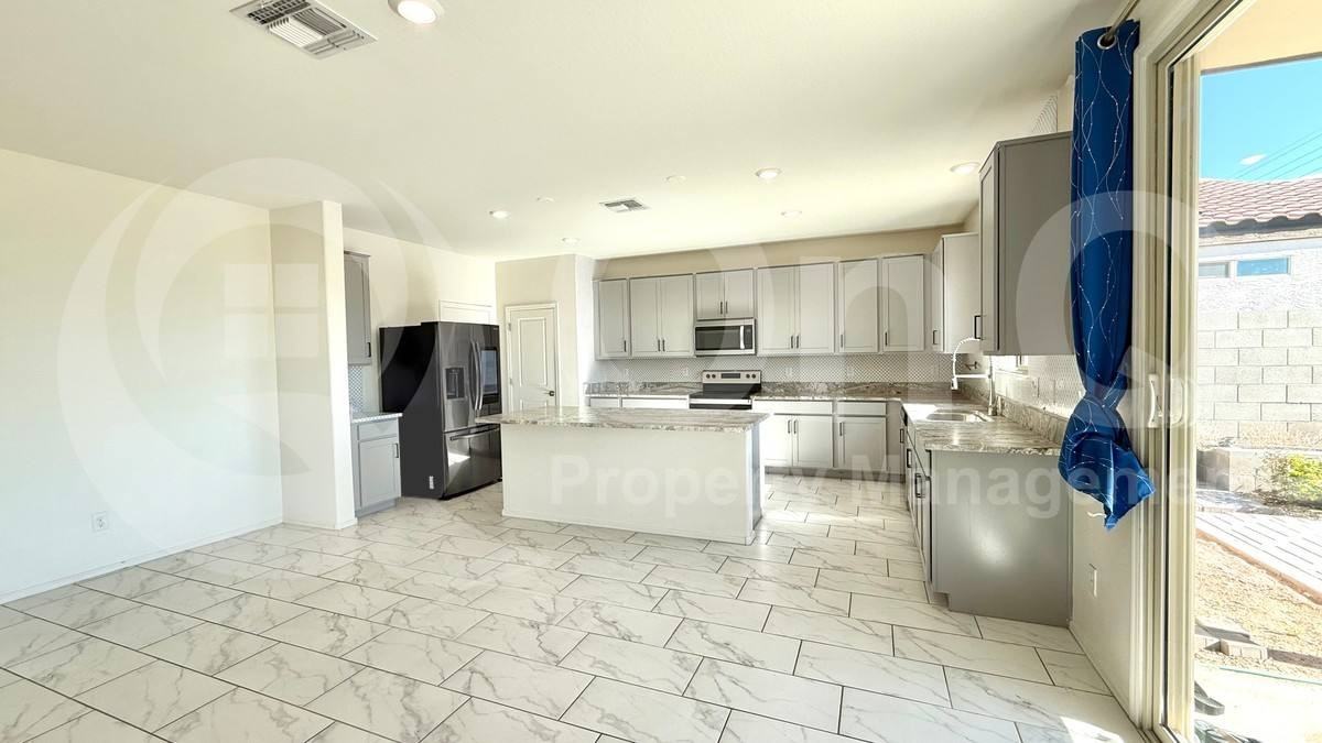 2439 W Kowalsky Ln - Photo 6 of 10