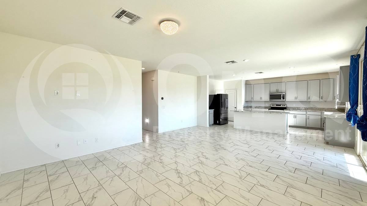 2439 W Kowalsky Ln - Photo 7 of 10