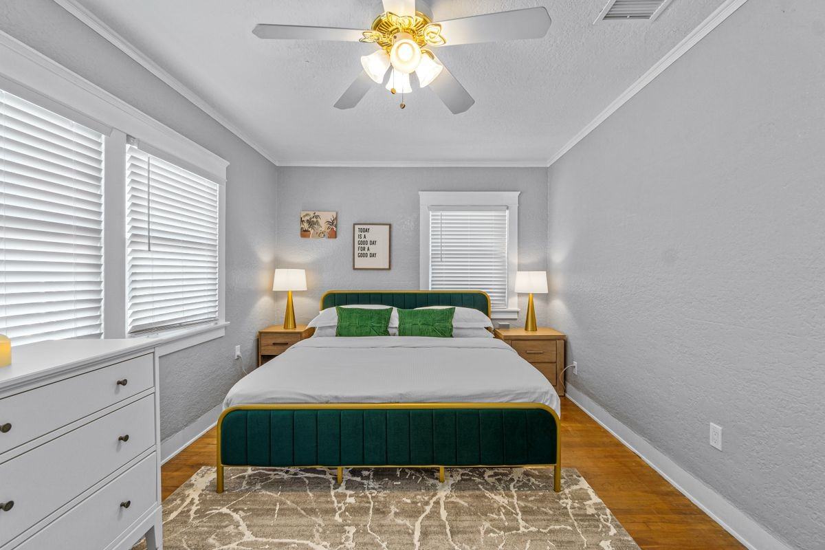 2452 Union St - Photo 2 of 40