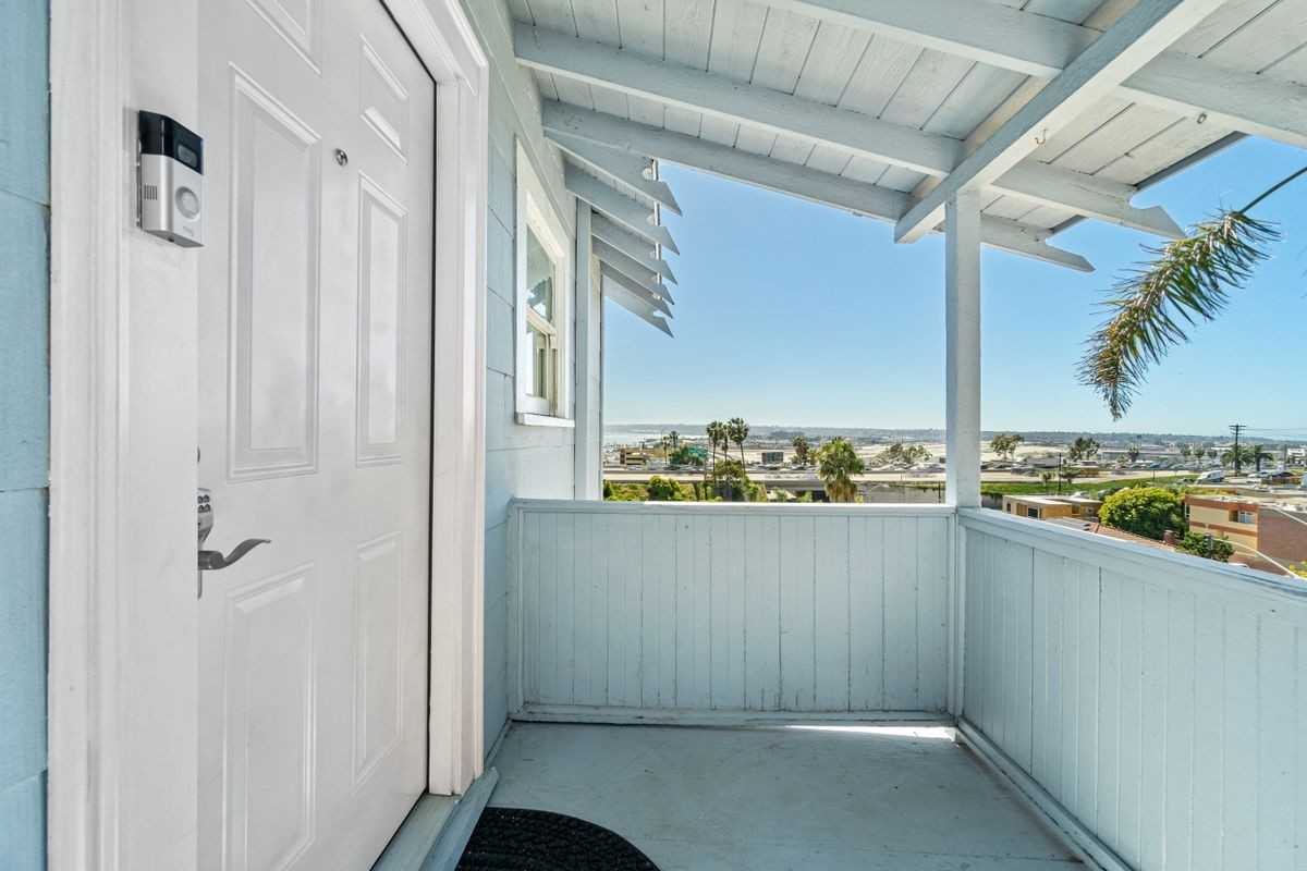 2452 Union St - Photo 6 of 40