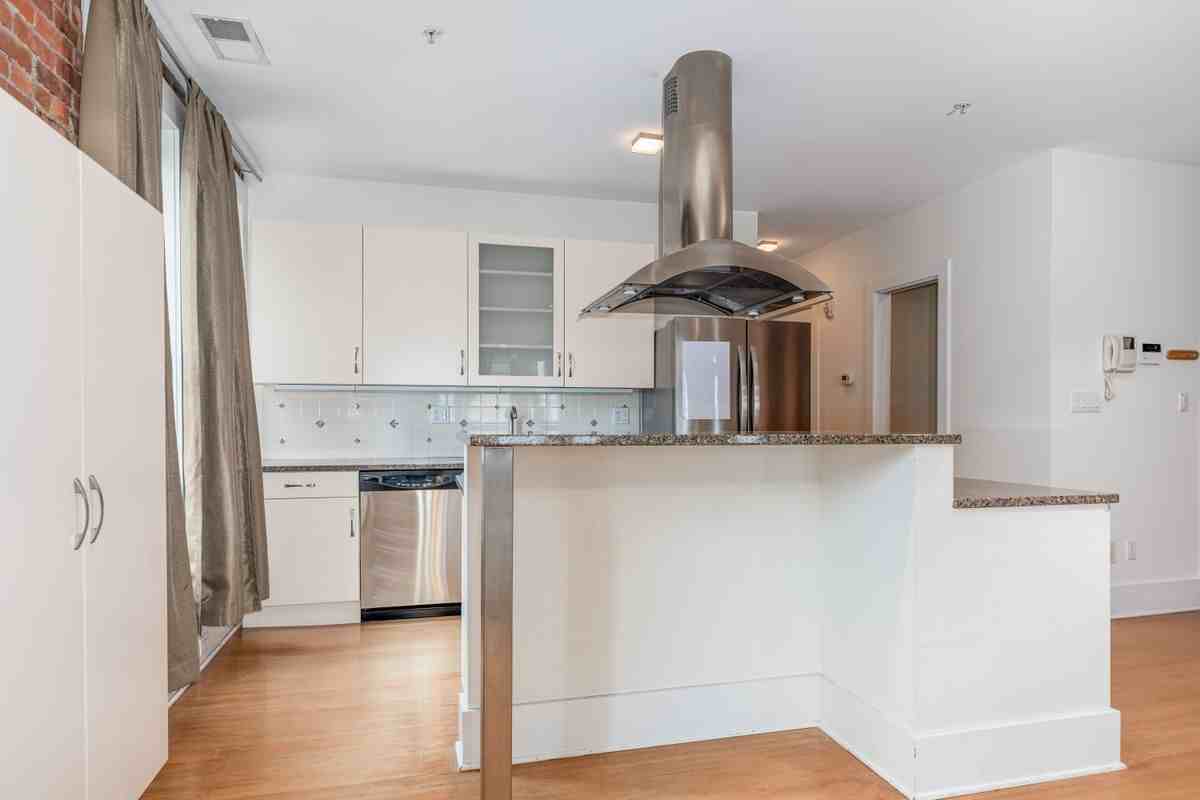 116 Crown St - Photo 4 of 13