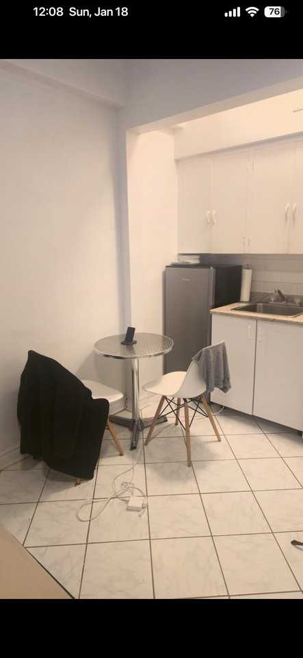 3530 Rue Durocher #20 - Photo 3 of 7