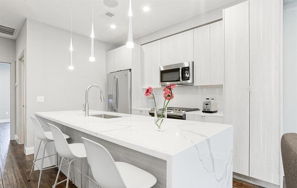 1630 Cambridge St #B - Photo 3 of 15