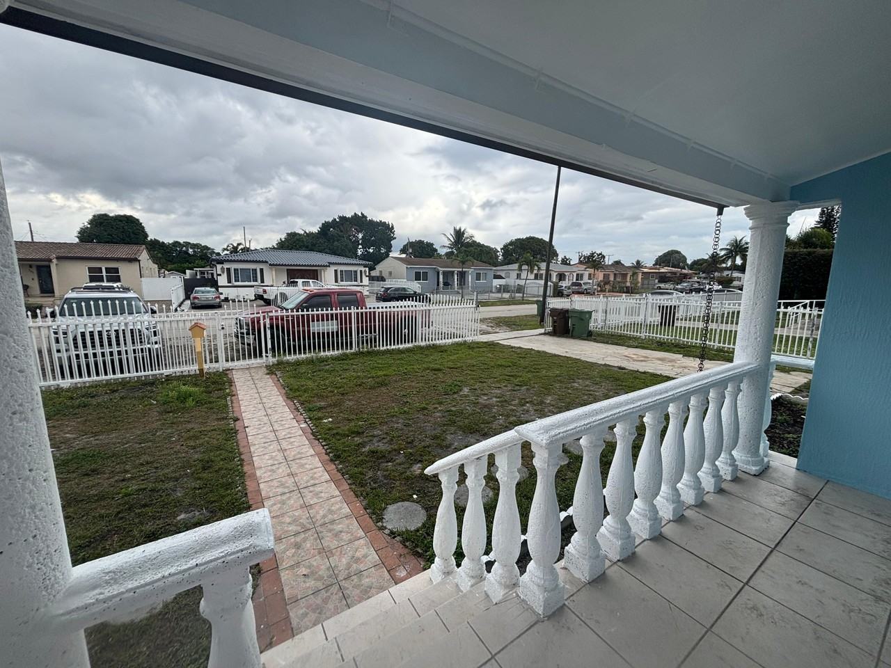 250 E 34th St Apt A #NA - Photo 3 of 20