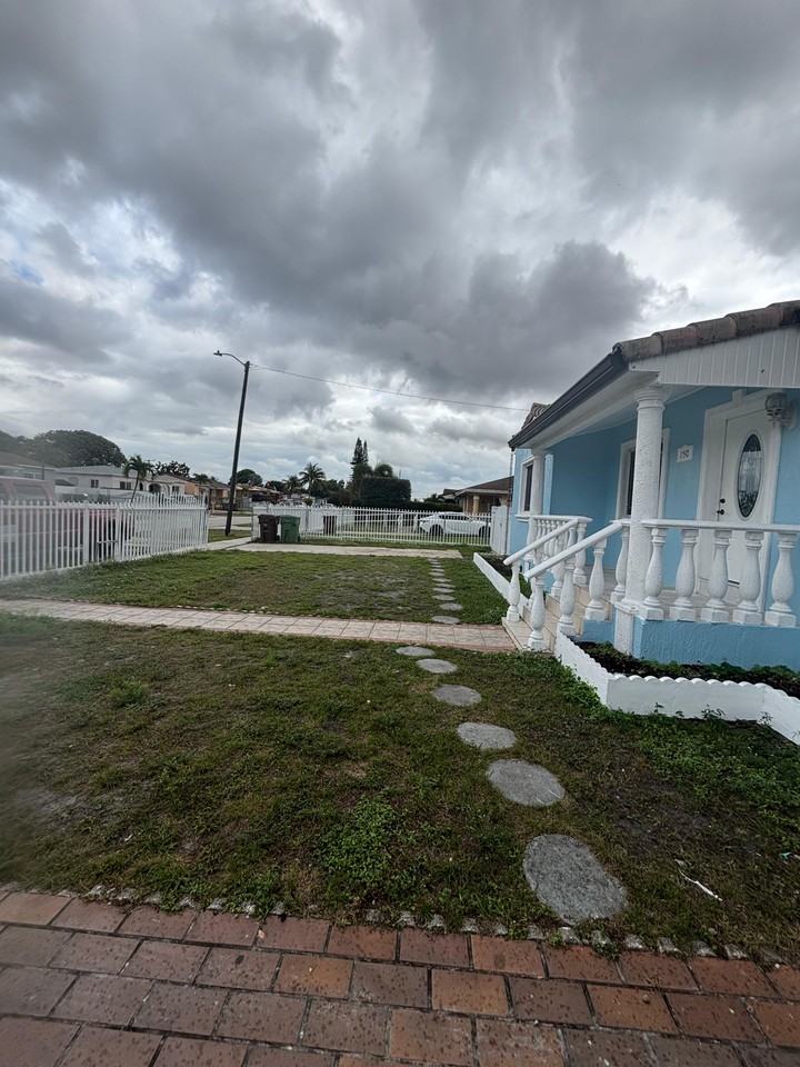 250 E 34th St Apt A #NA - Photo 7 of 20