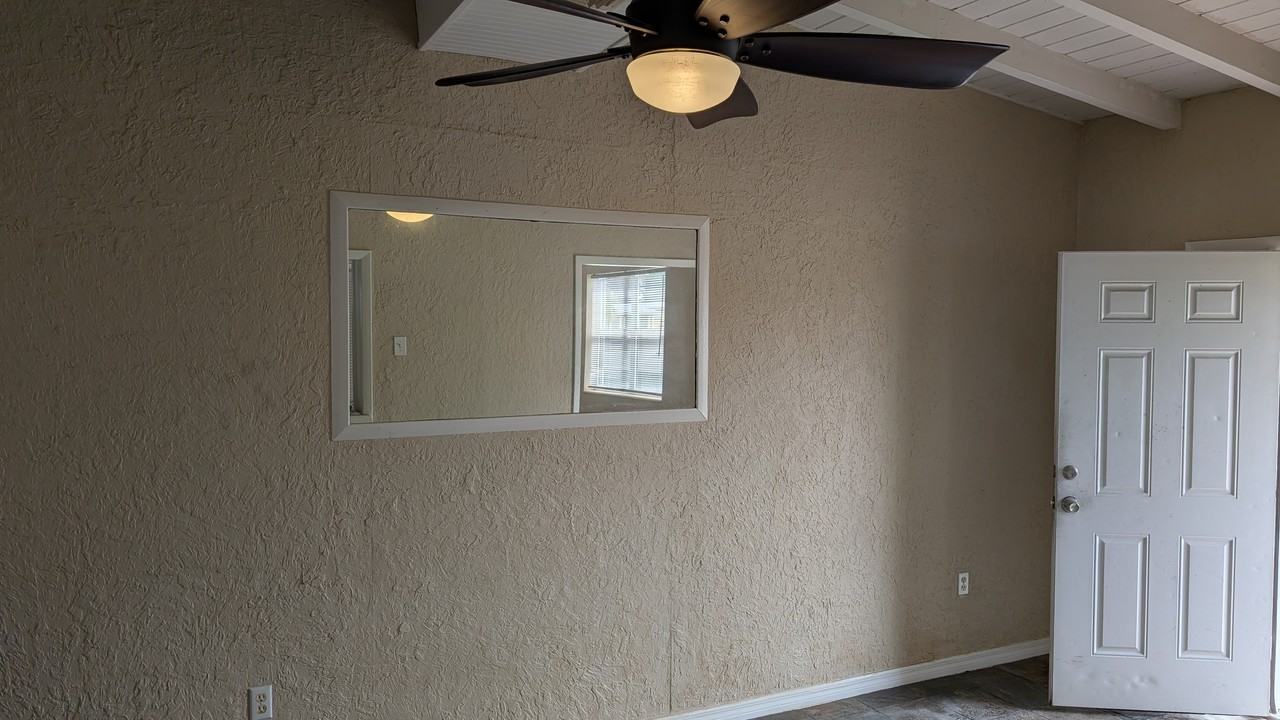 8124 Herbison Avenue - Photo 4 of 18