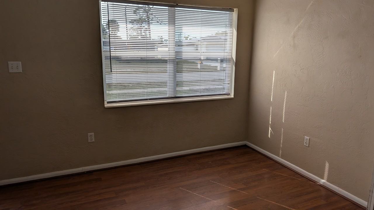 8124 Herbison Avenue - Photo 7 of 18