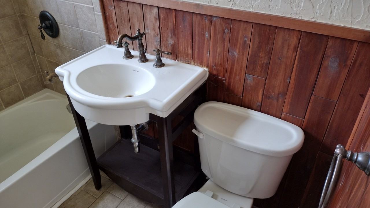 8124 Herbison Avenue - Photo 2 of 18