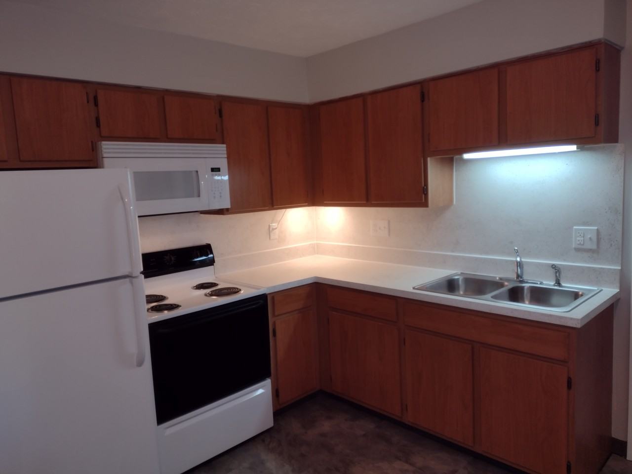 173 Home St - Photo 5 of 13