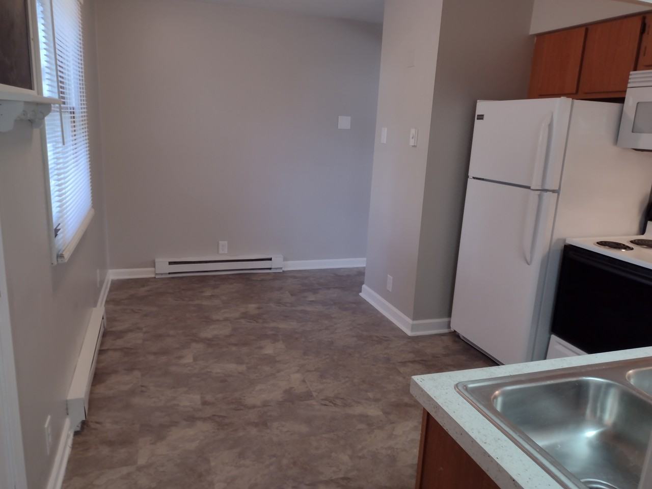 173 Home St - Photo 6 of 13