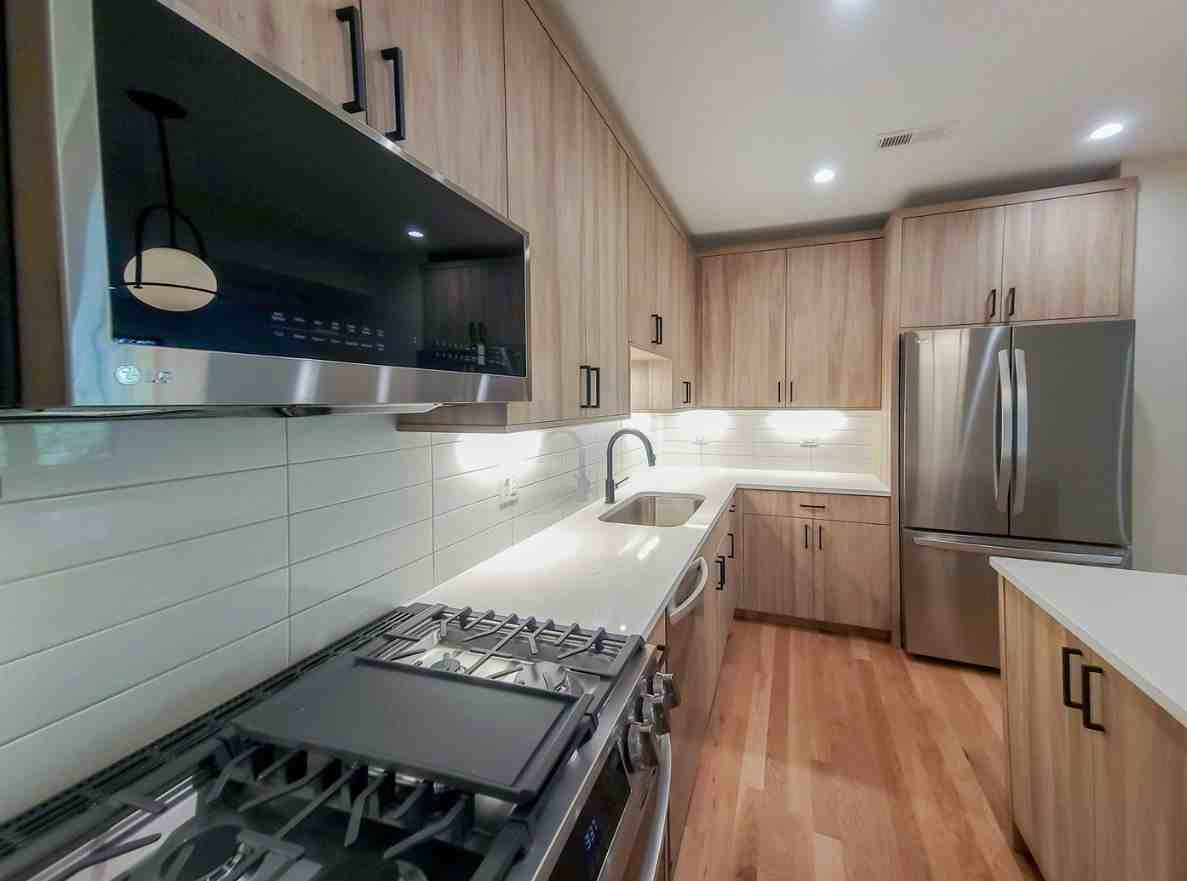 N Seeley Ave & W Lawrence Ave - Photo 6 of 10