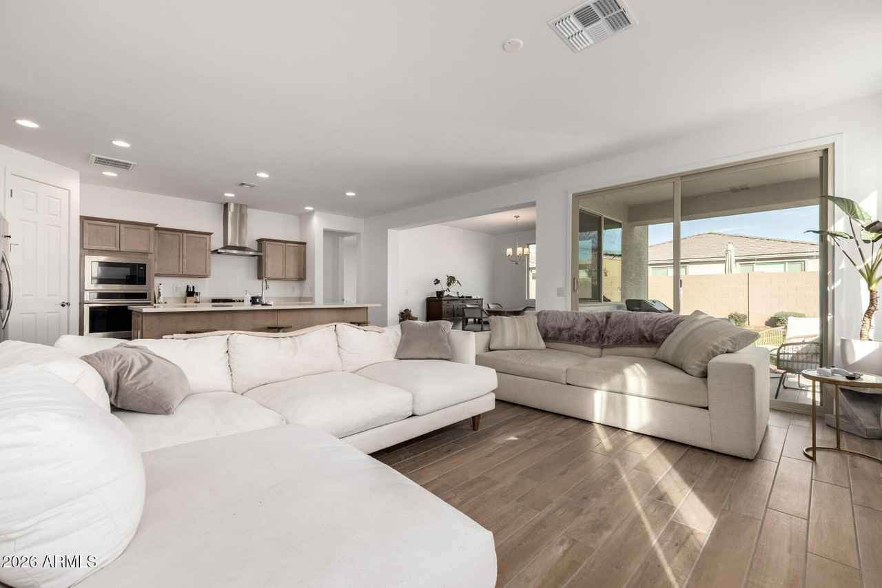 16780 W Cameron Dr - Photo 5 of 32