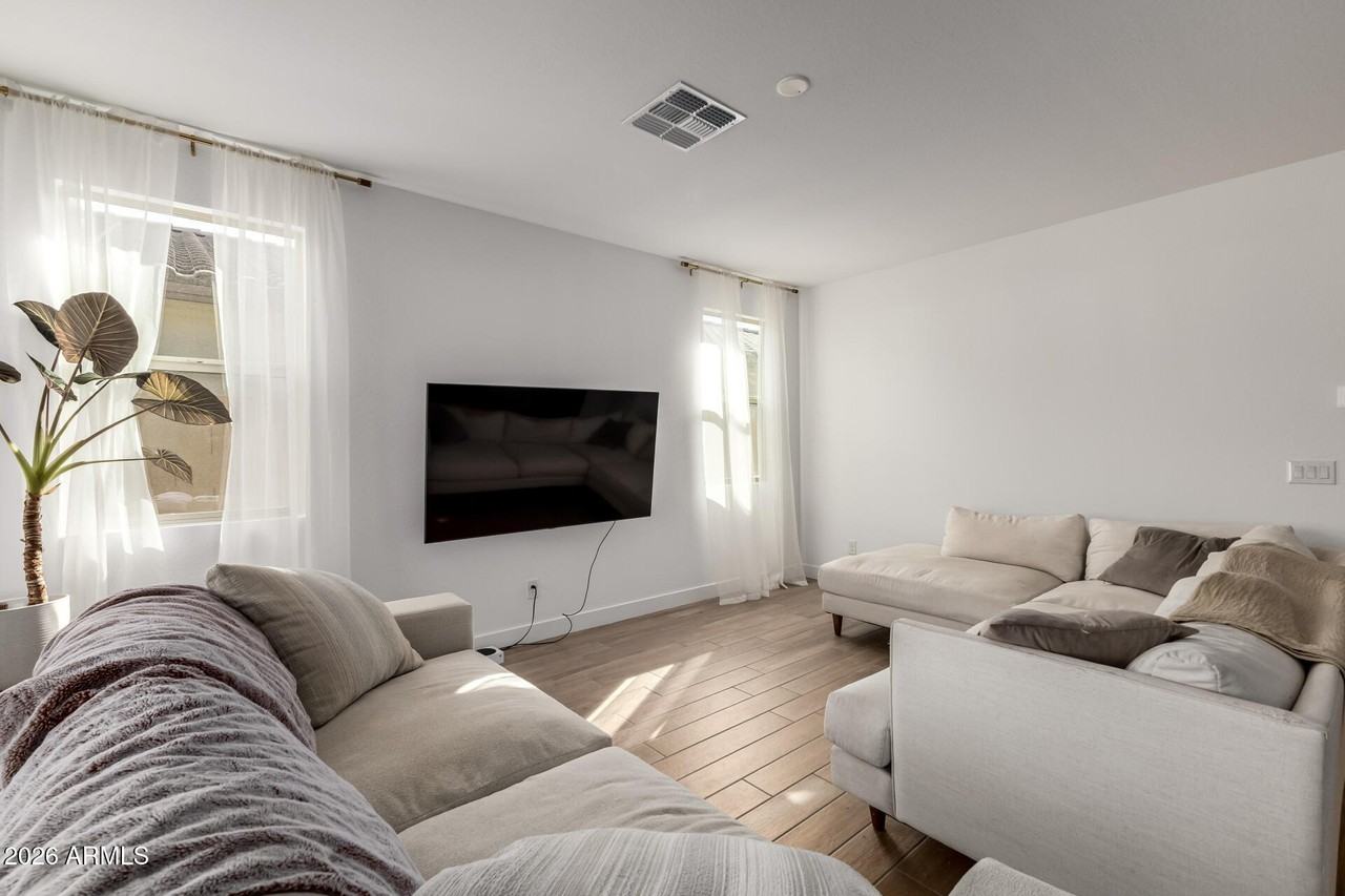 16780 W Cameron Dr - Photo 6 of 32