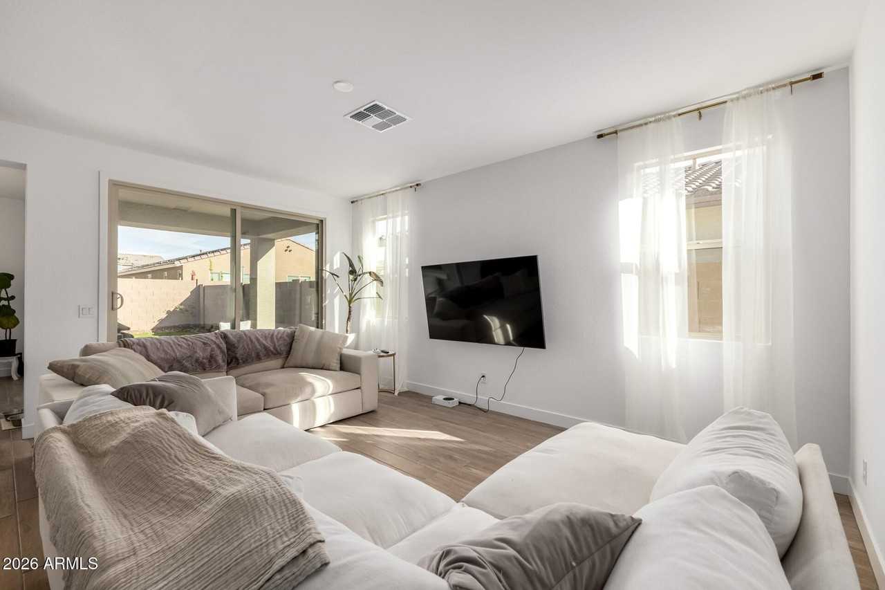 16780 W Cameron Dr - Photo 7 of 32